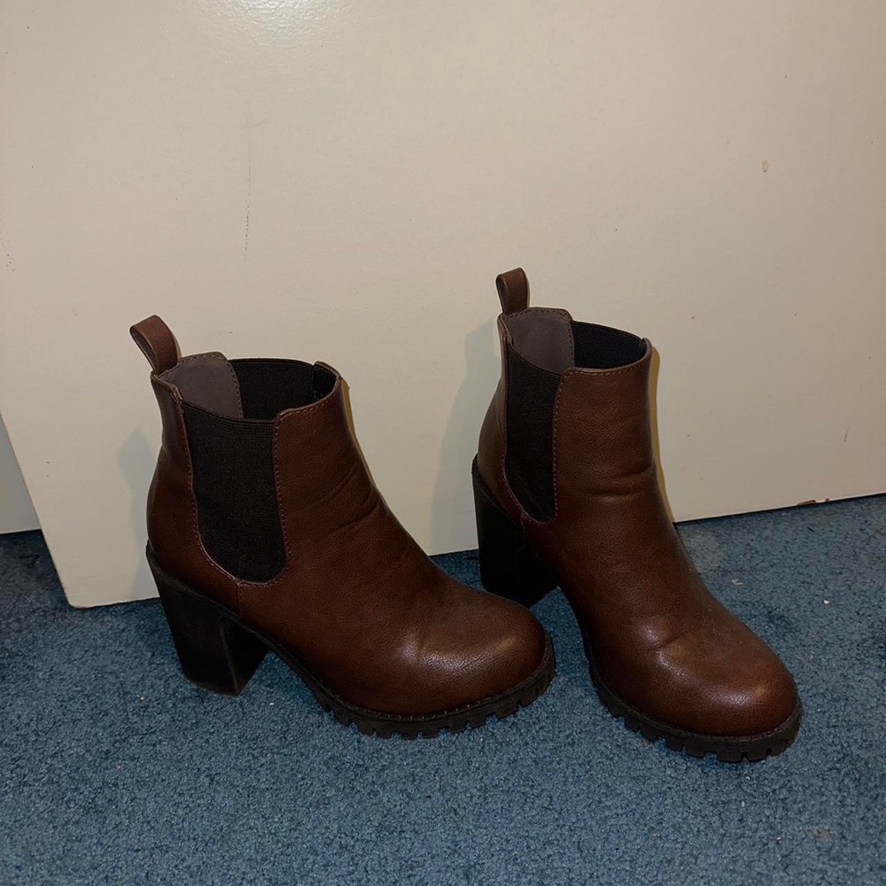 Ankle heeled boots